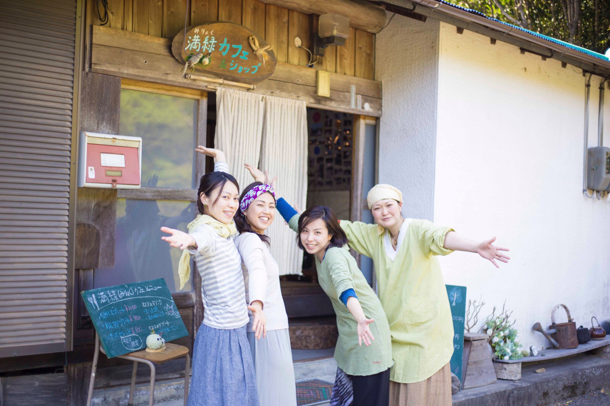 第５回 自然を歩こう 山の魅力的な素材でボタニカルサシェと苔テラリウム作り 苔テラリウム作り オクシズおんぱく